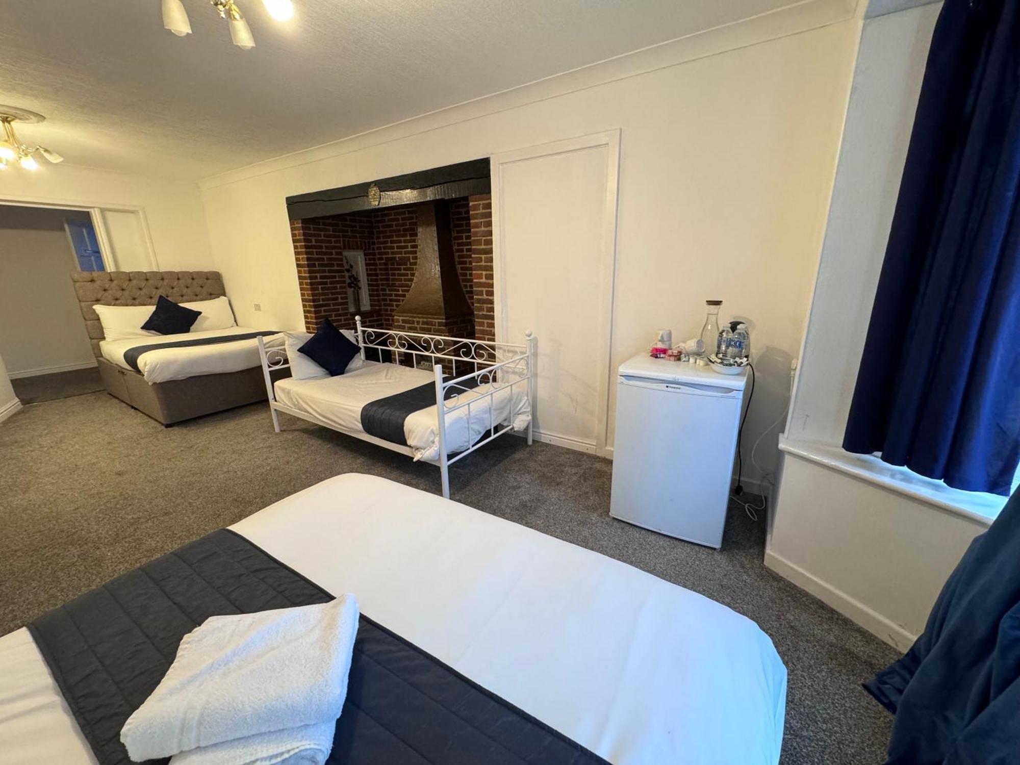 All Seasons Gatwick Guest House & Parking Horley Buitenkant foto