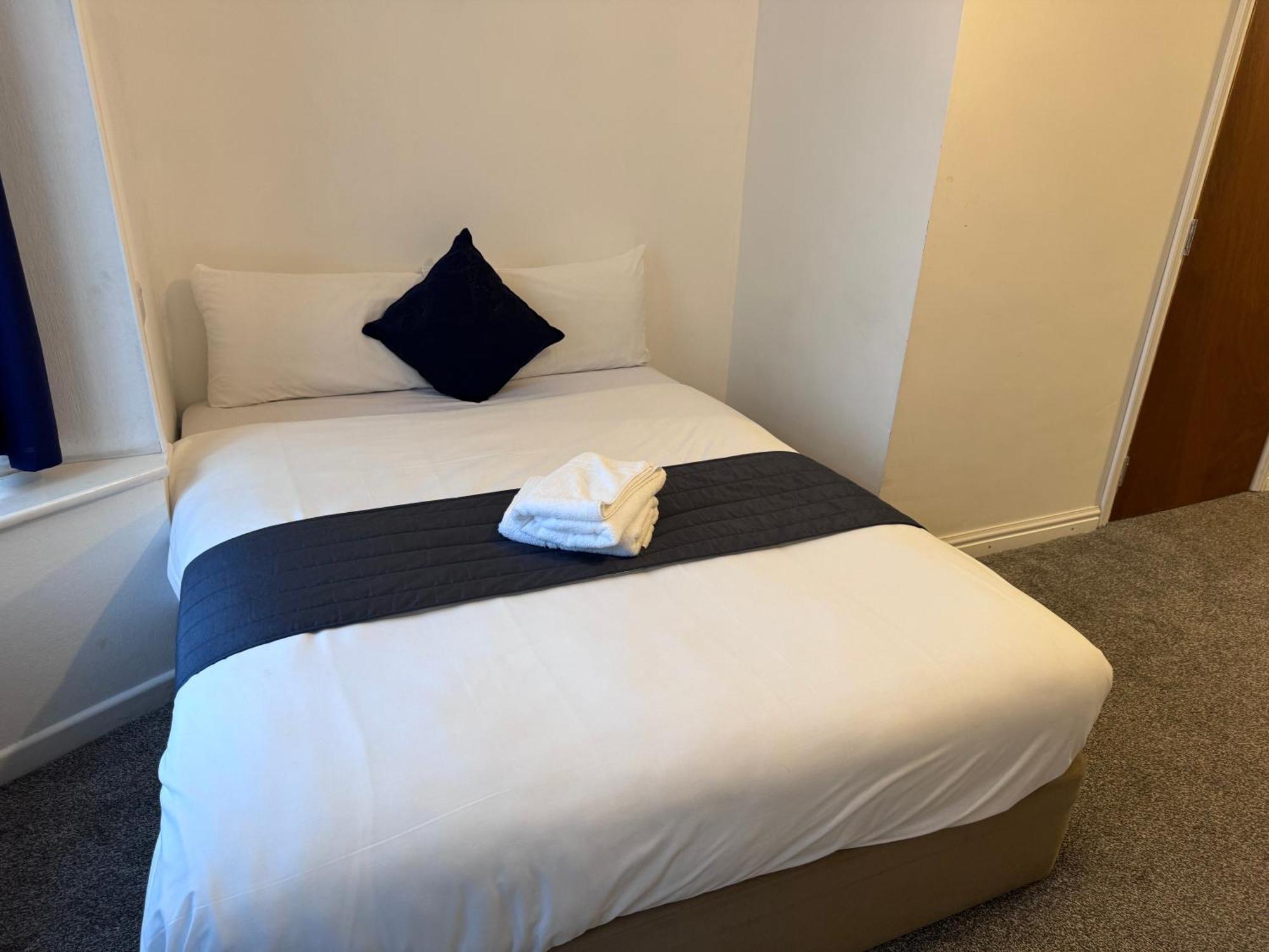 All Seasons Gatwick Guest House & Parking Horley Buitenkant foto