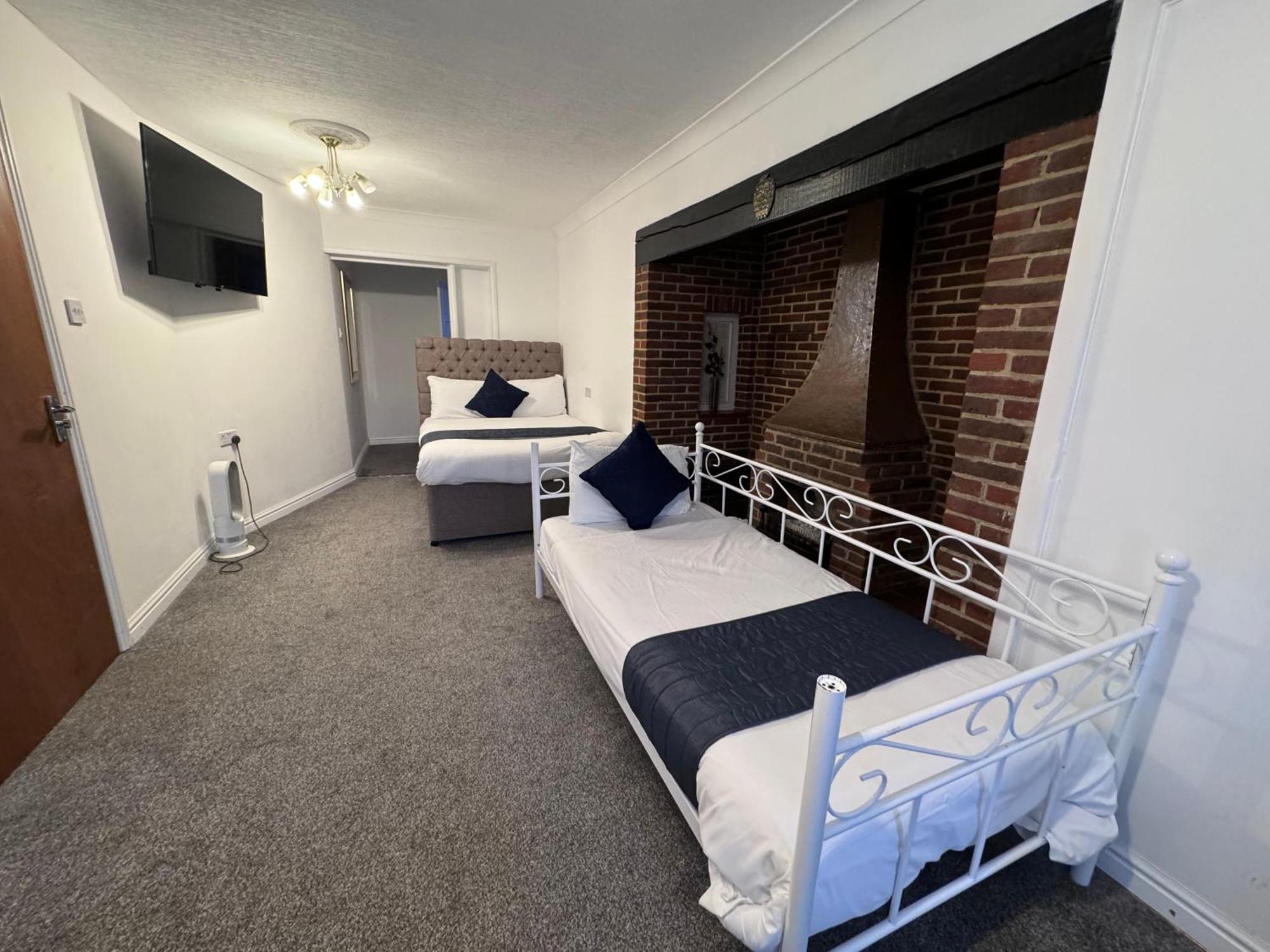 All Seasons Gatwick Guest House & Parking Horley Buitenkant foto