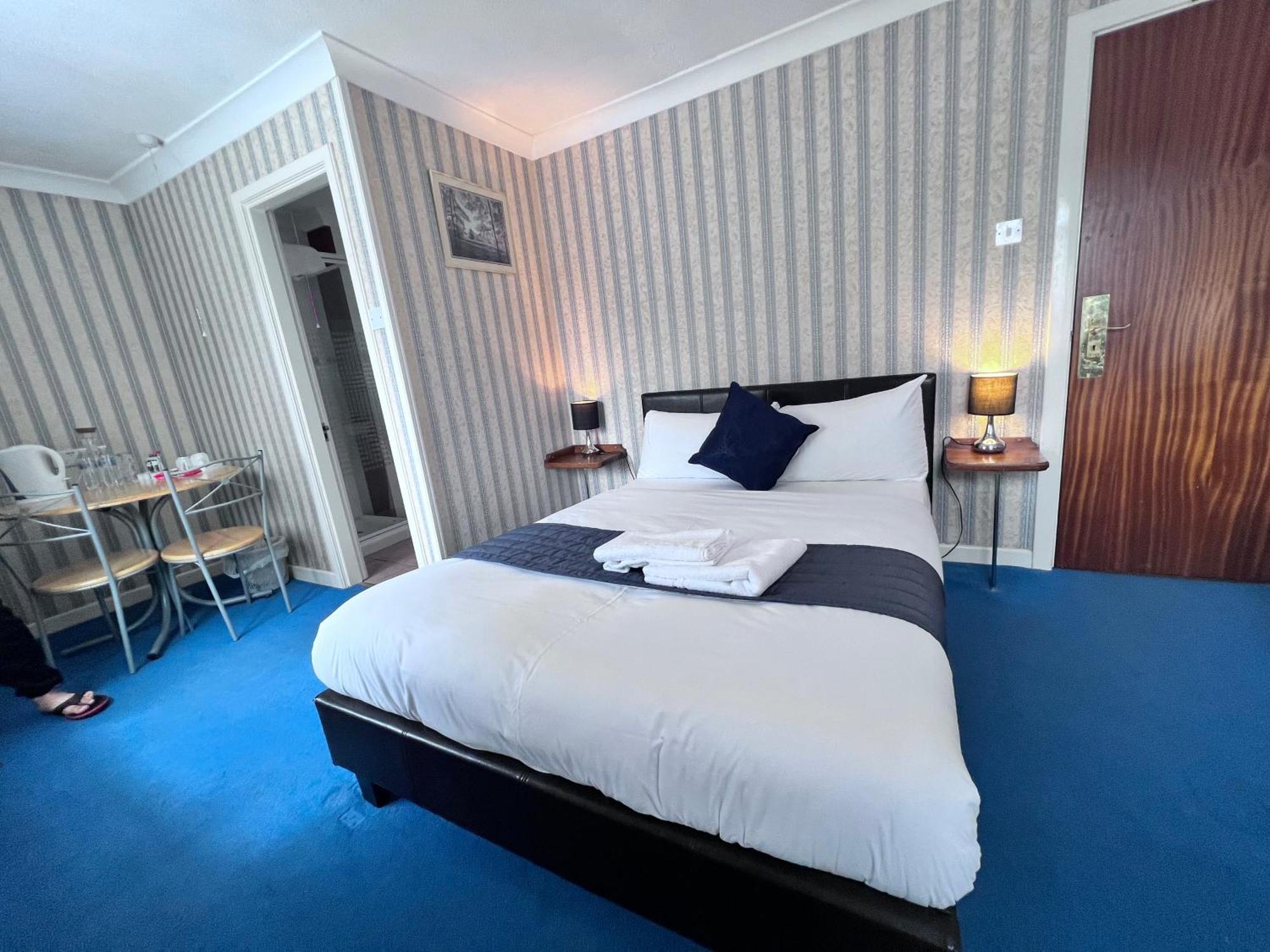 All Seasons Gatwick Guest House & Parking Horley Buitenkant foto