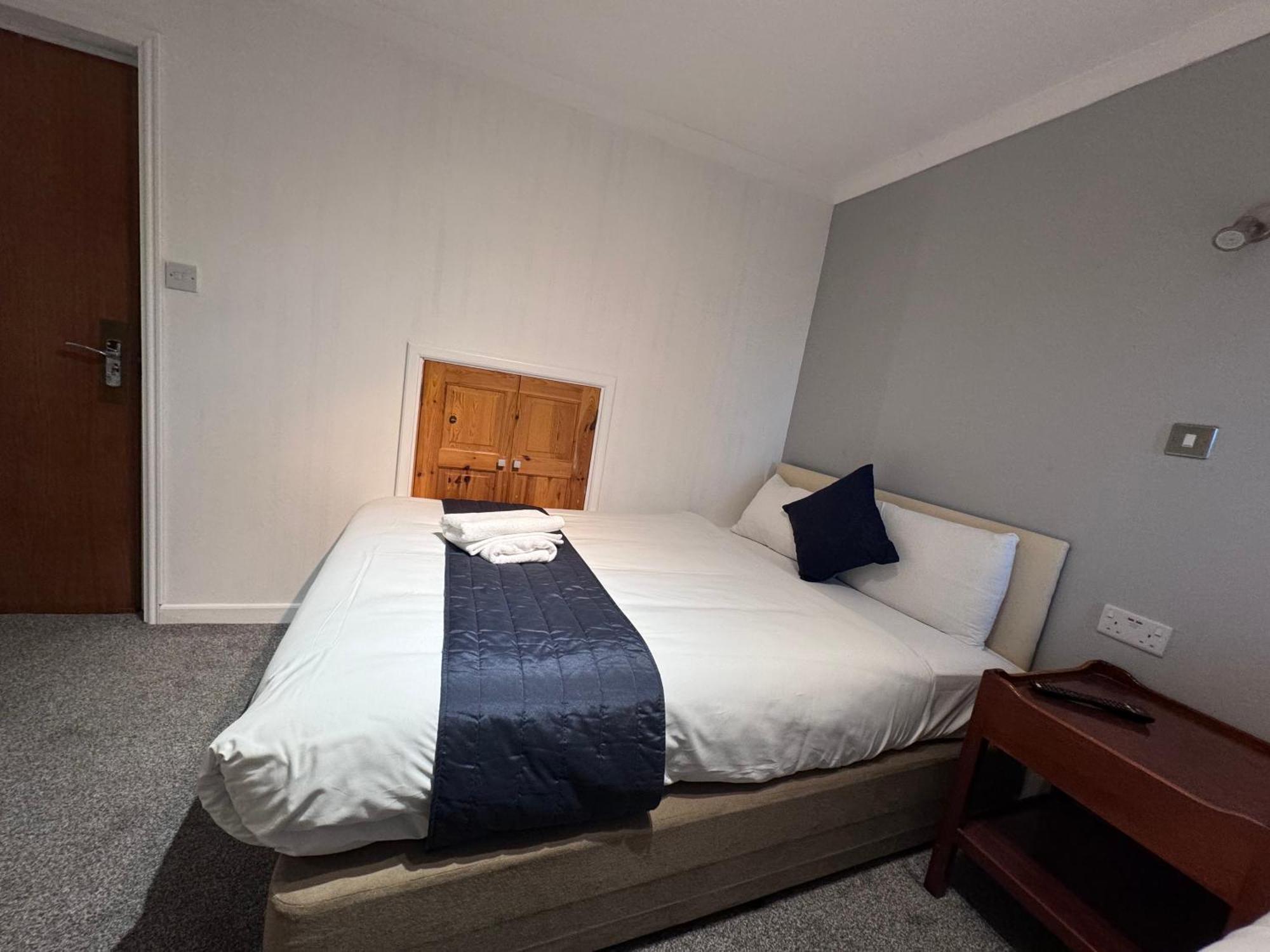 All Seasons Gatwick Guest House & Parking Horley Buitenkant foto
