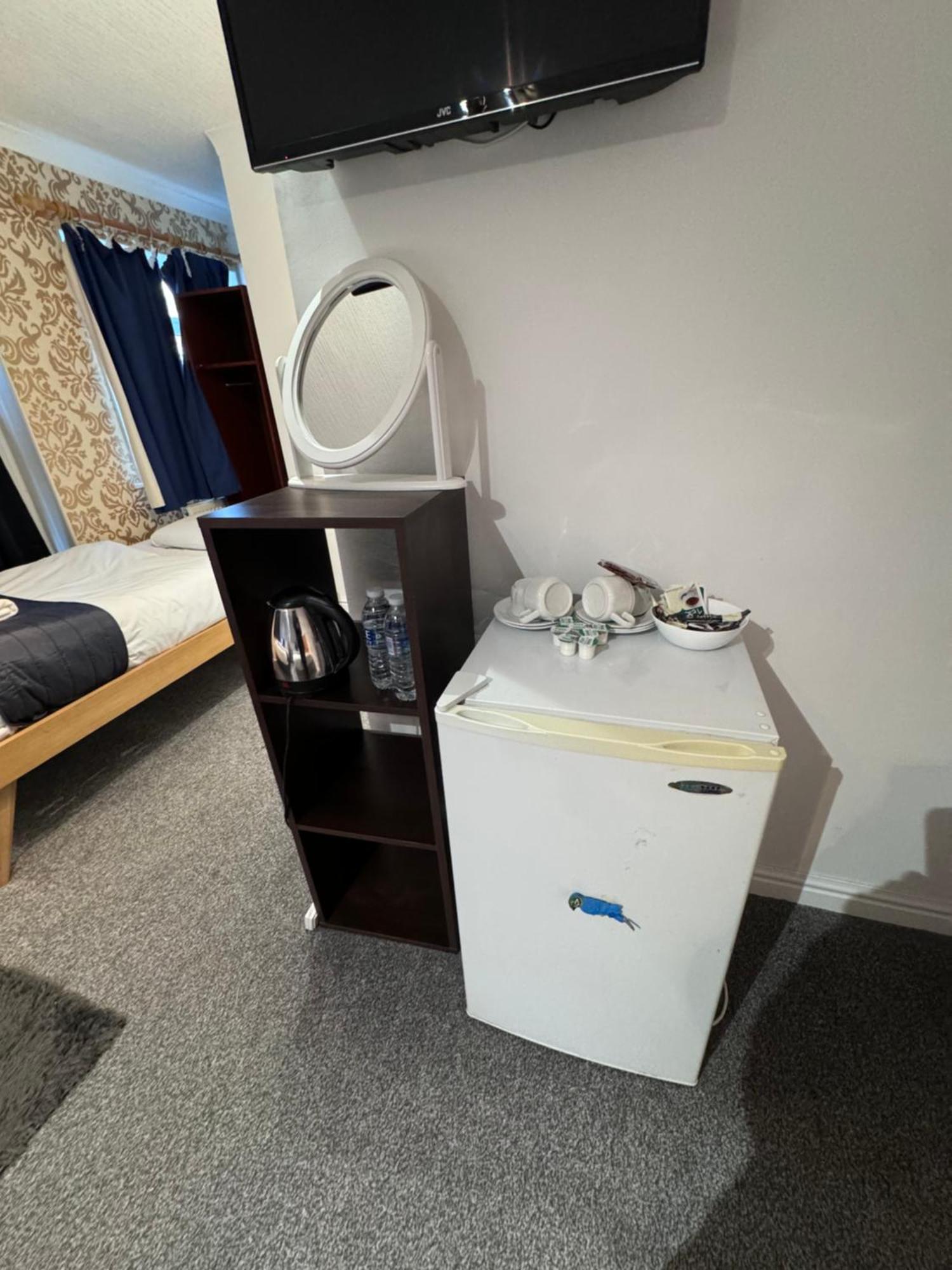 All Seasons Gatwick Guest House & Parking Horley Buitenkant foto