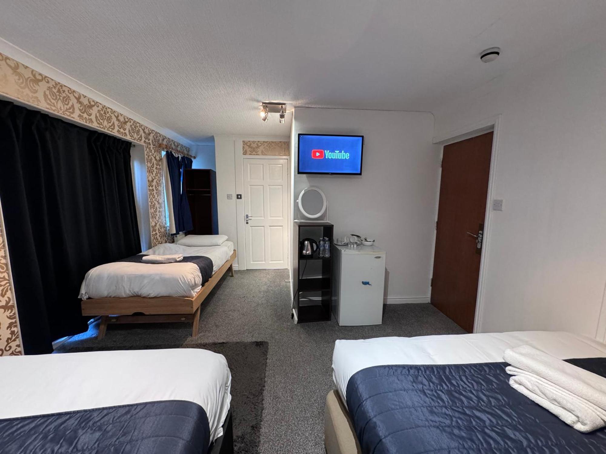 All Seasons Gatwick Guest House & Parking Horley Buitenkant foto