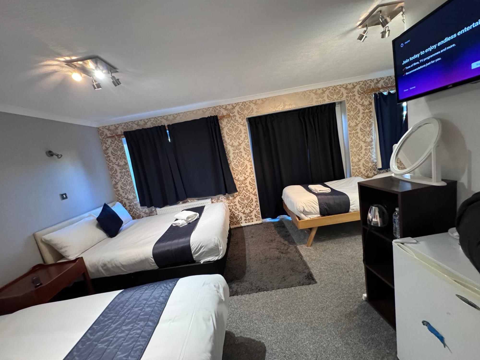 All Seasons Gatwick Guest House & Parking Horley Buitenkant foto