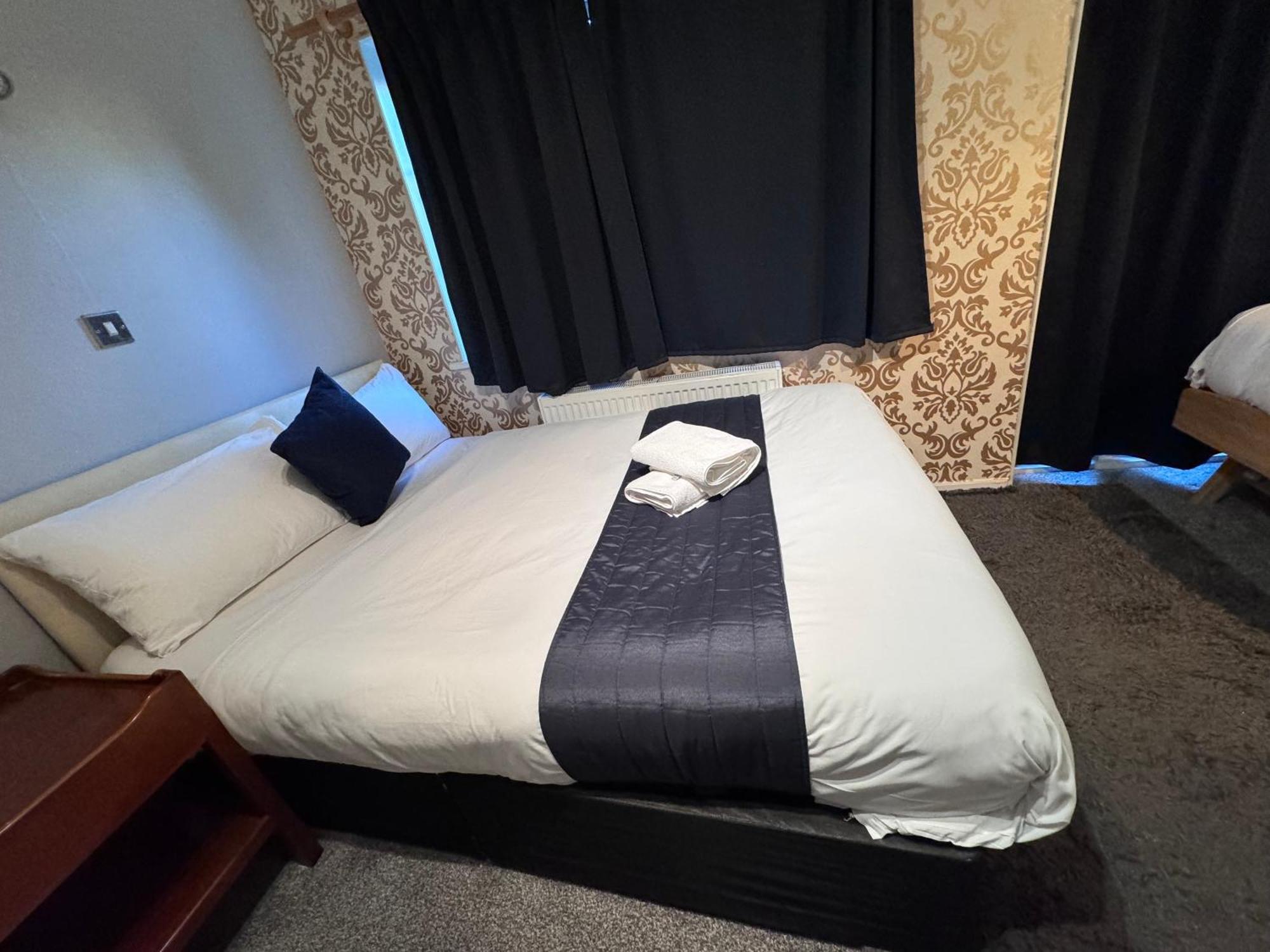 All Seasons Gatwick Guest House & Parking Horley Buitenkant foto