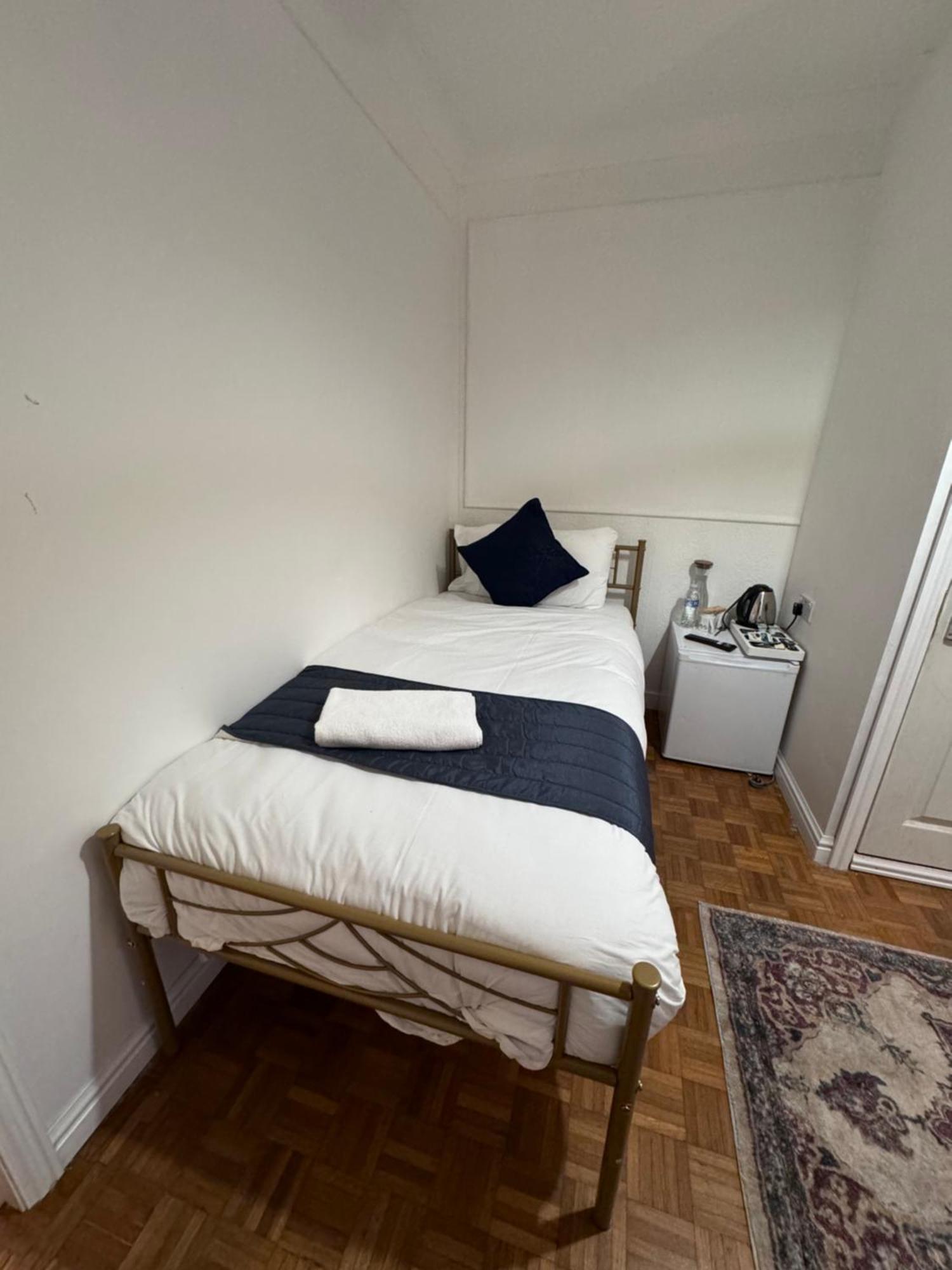 All Seasons Gatwick Guest House & Parking Horley Buitenkant foto