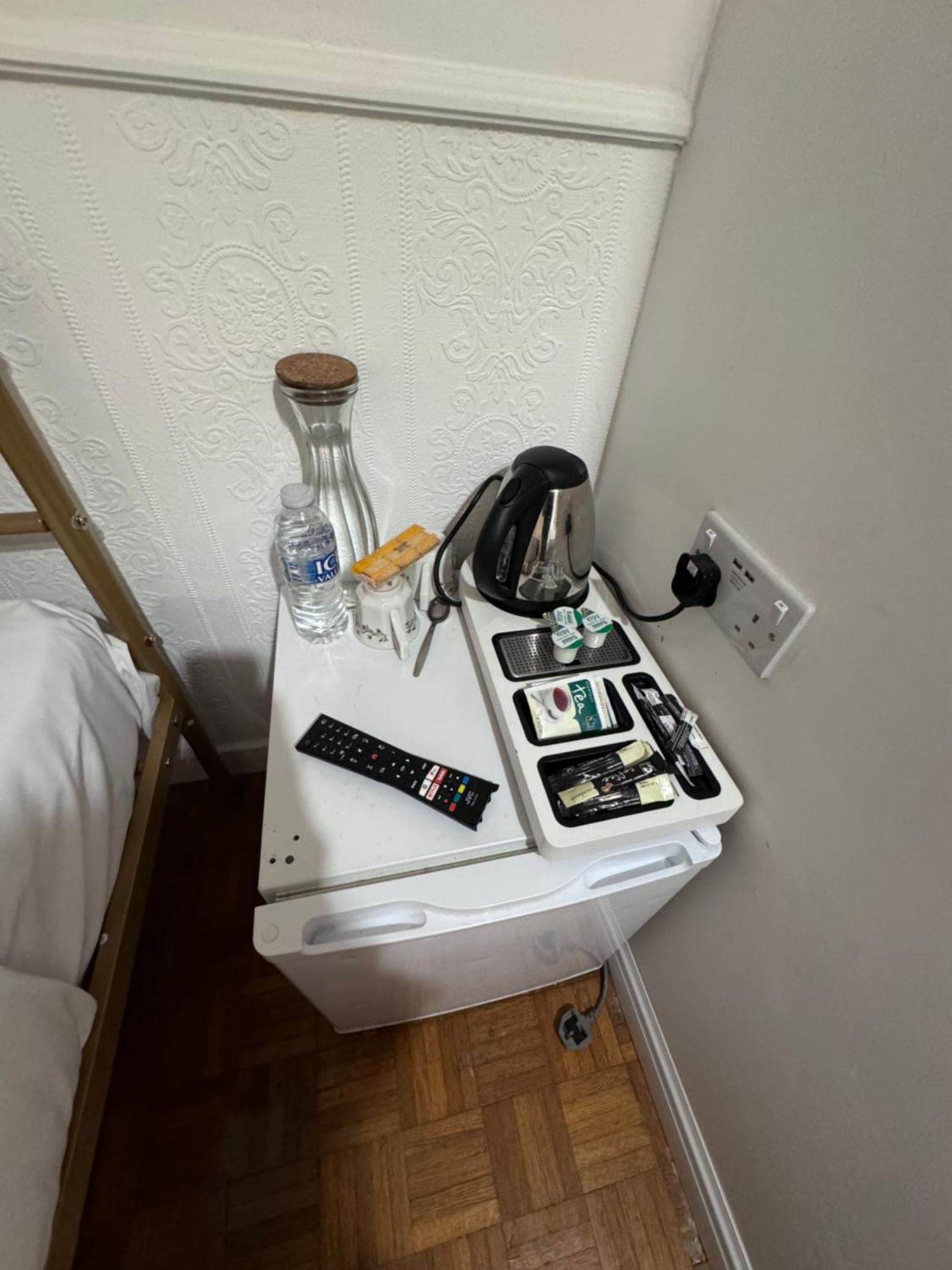 All Seasons Gatwick Guest House & Parking Horley Buitenkant foto