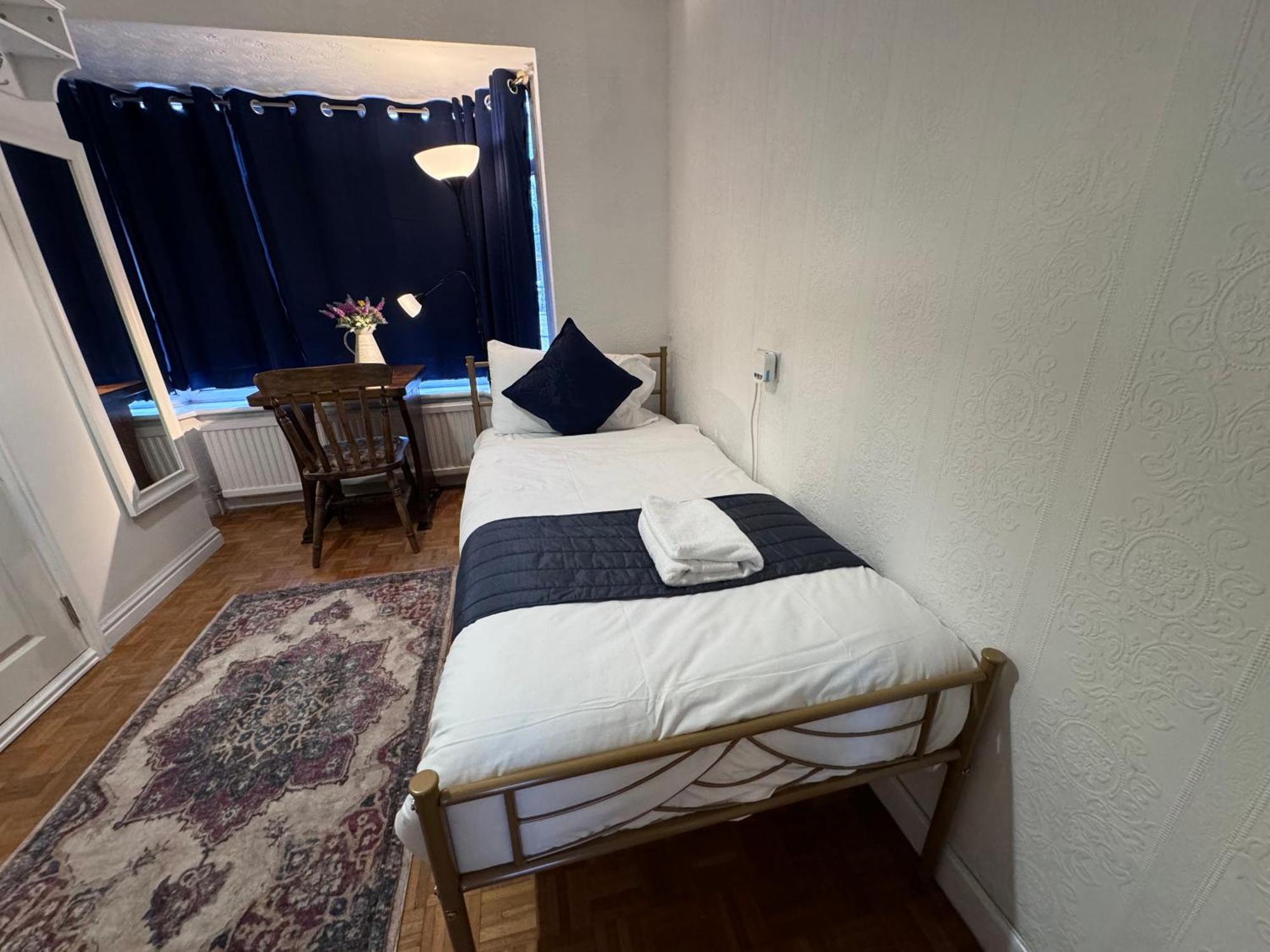 All Seasons Gatwick Guest House & Parking Horley Buitenkant foto