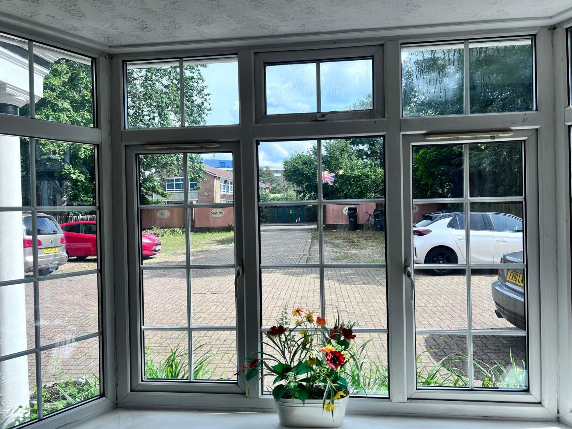 All Seasons Gatwick Guest House & Parking Horley Buitenkant foto