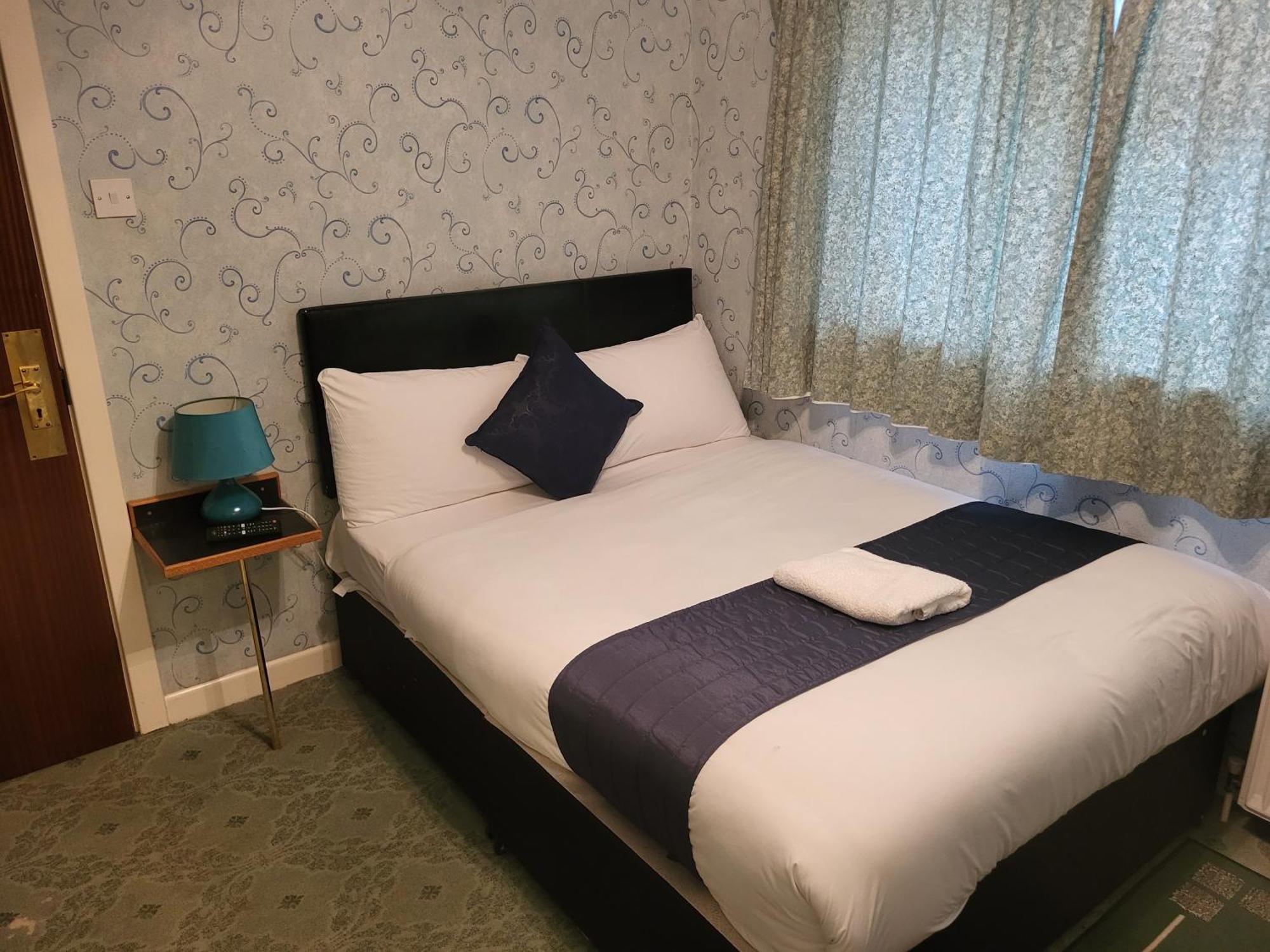 All Seasons Gatwick Guest House & Parking Horley Buitenkant foto