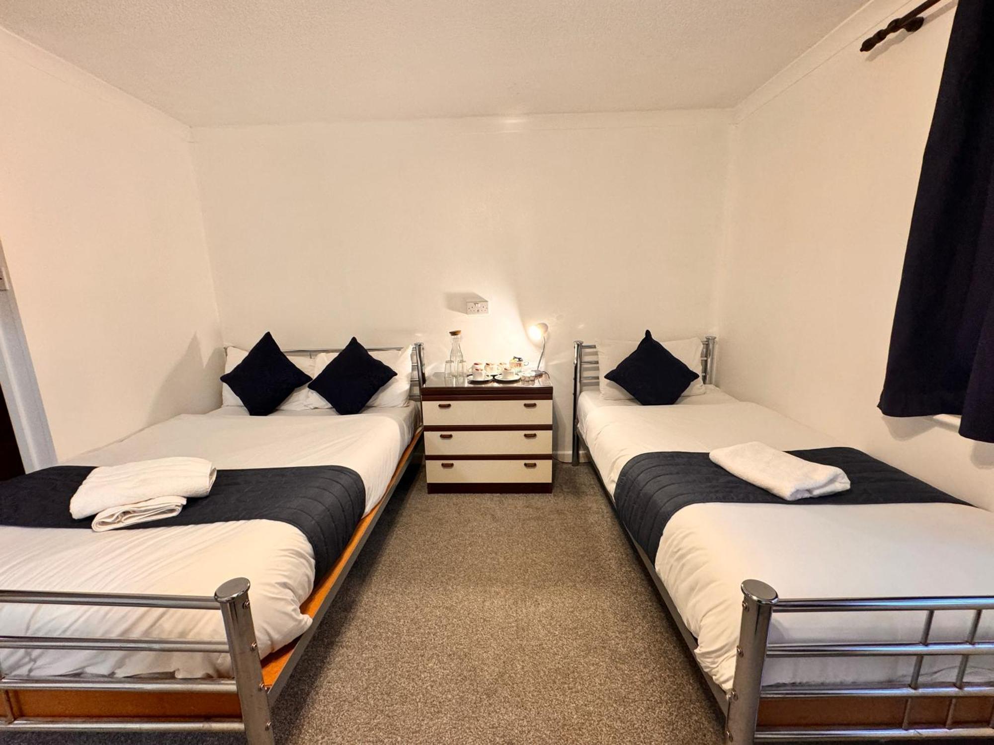 All Seasons Gatwick Guest House & Parking Horley Buitenkant foto