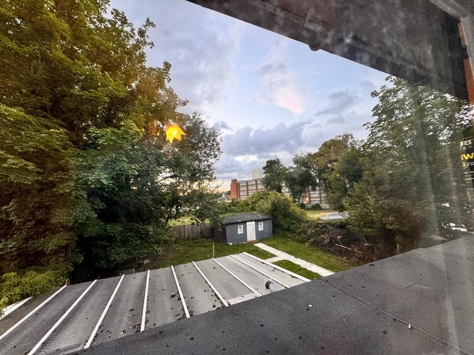 All Seasons Gatwick Guest House & Parking Horley Buitenkant foto