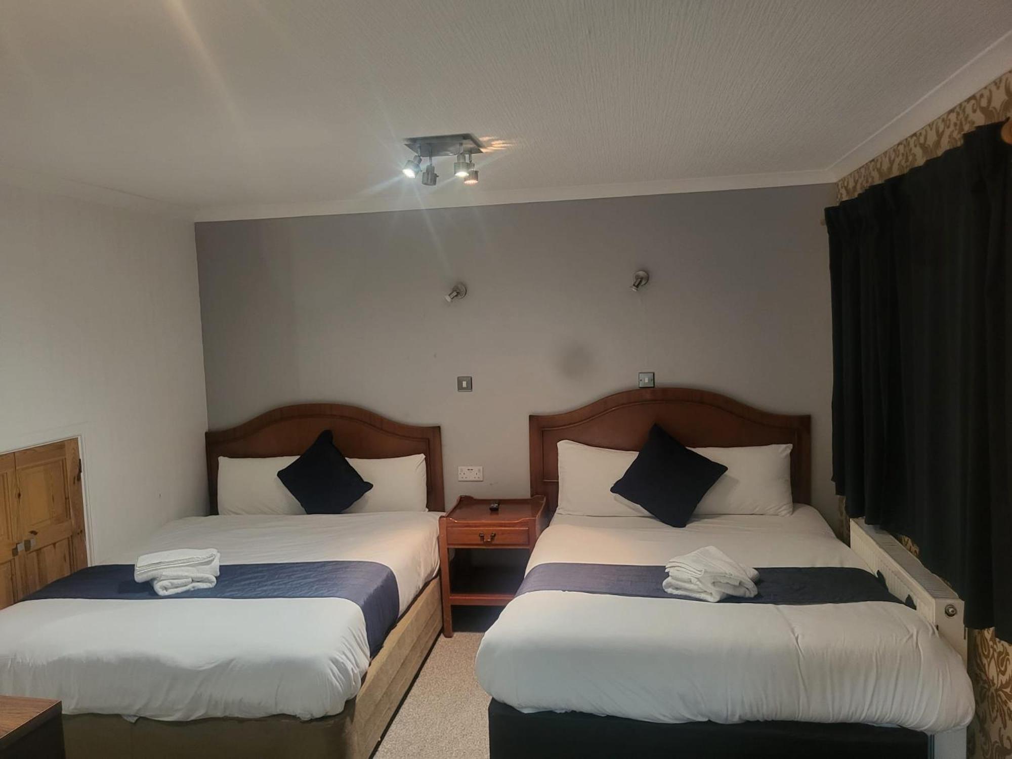 All Seasons Gatwick Guest House & Parking Horley Buitenkant foto