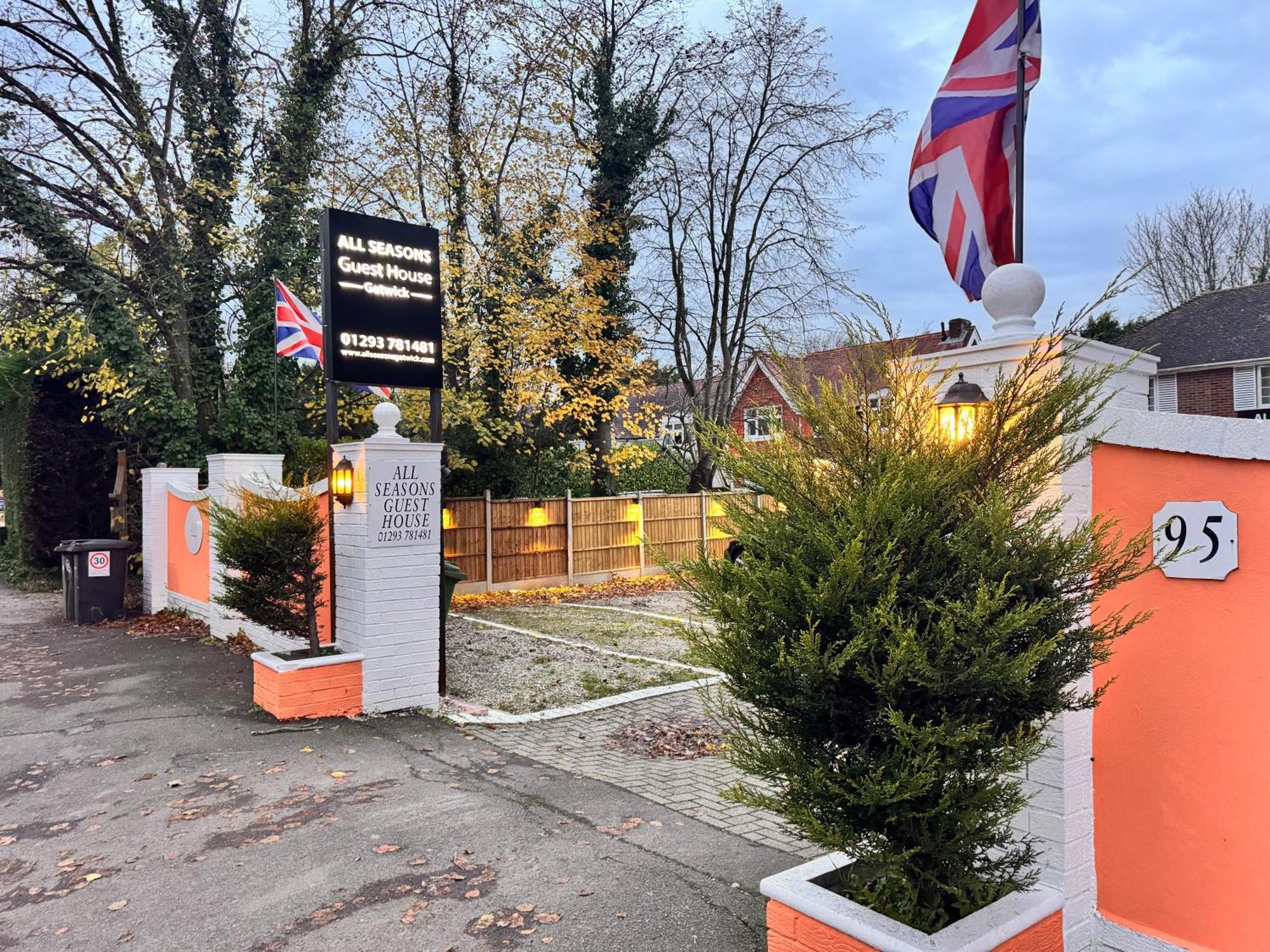All Seasons Gatwick Guest House & Parking Horley Buitenkant foto