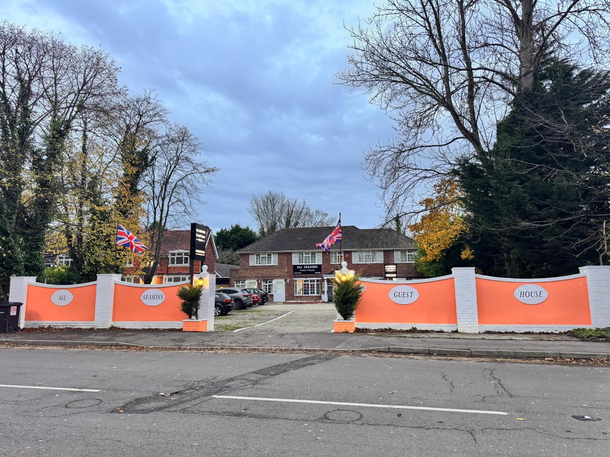 All Seasons Gatwick Guest House & Parking Horley Buitenkant foto
