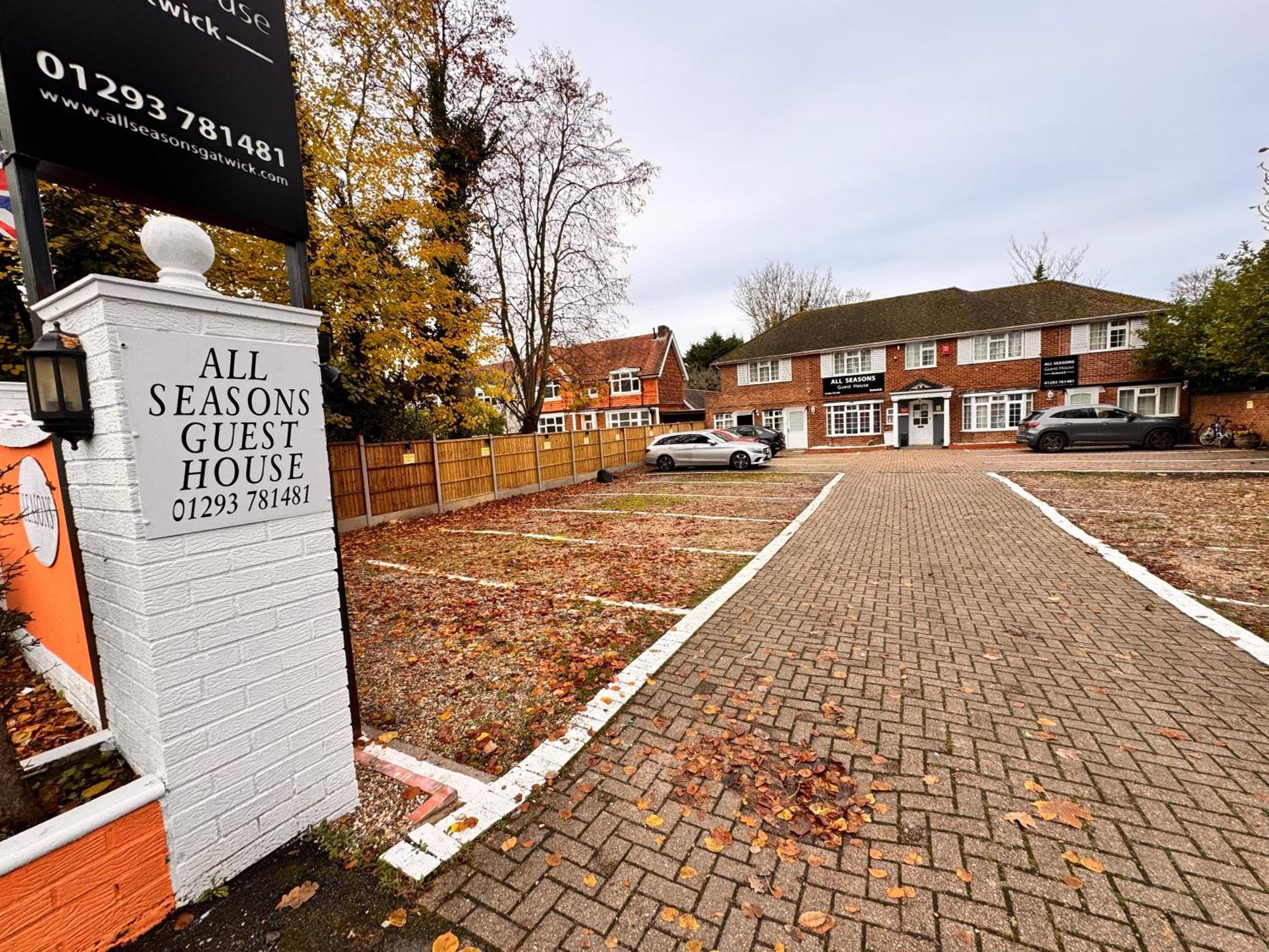 All Seasons Gatwick Guest House & Parking Horley Buitenkant foto