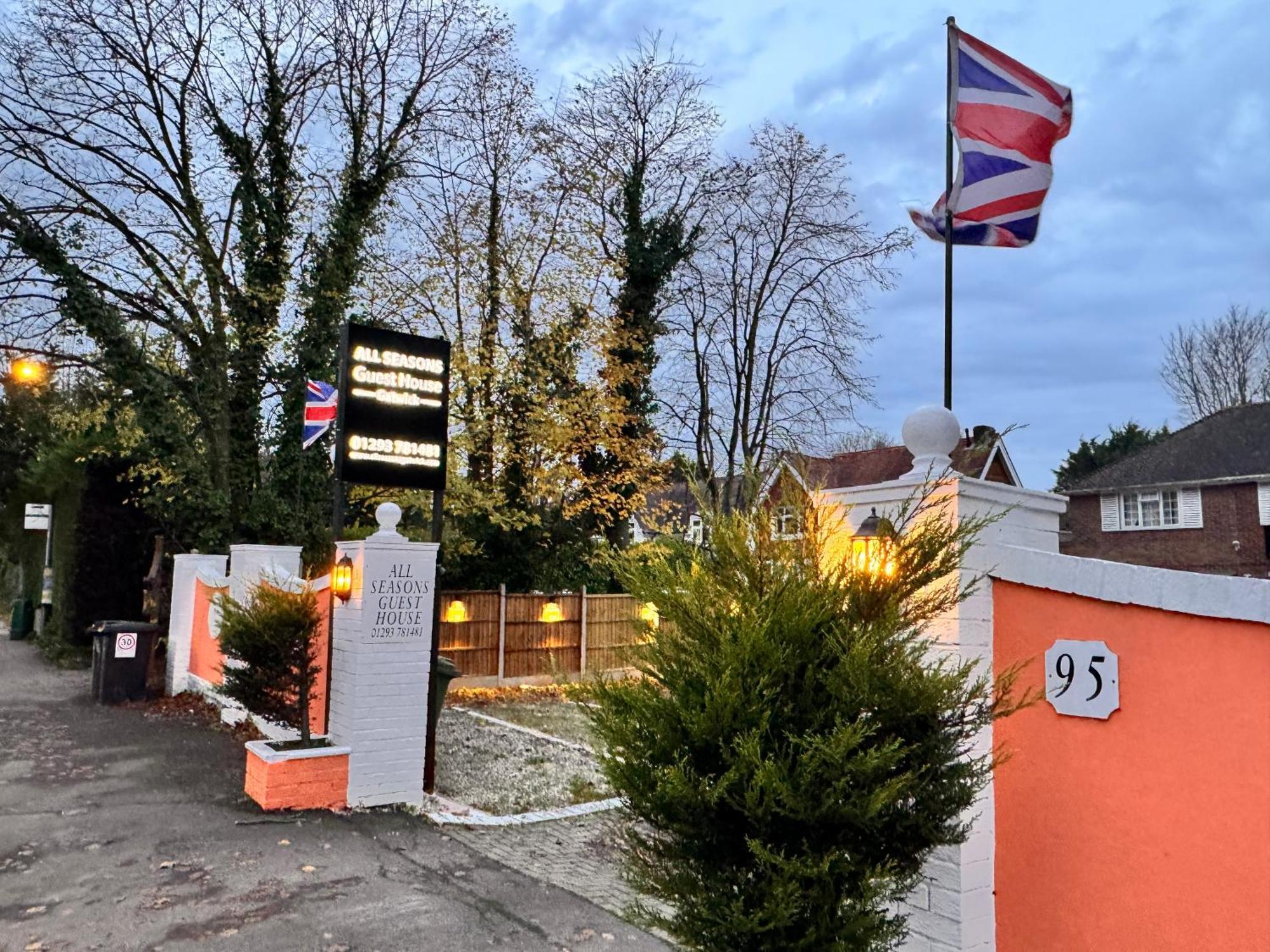 All Seasons Gatwick Guest House & Parking Horley Buitenkant foto