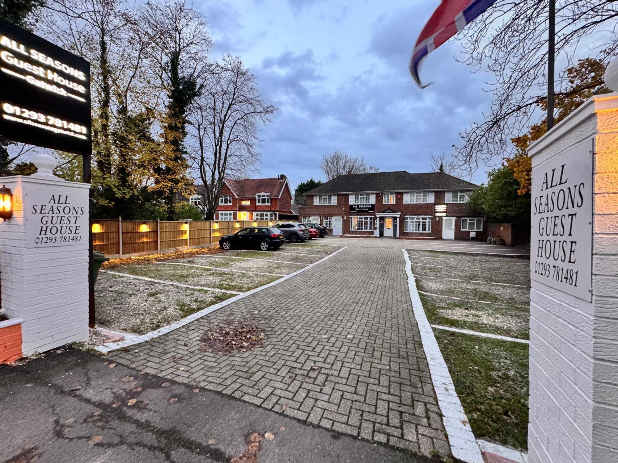 All Seasons Gatwick Guest House & Parking Horley Buitenkant foto